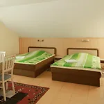 Mewa לינה וארוחת בוקר 3*