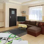 לינה וארוחת בוקר Mewa 3*